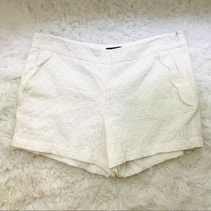 CYNTHIA ROWLEY White Eyelet Scalloped Pockets Lined Shorts Size 10
